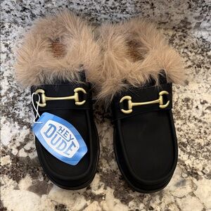 Hey Dude Women’s Black Slippers with Tan Fur and gold buckle